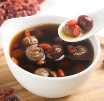 4 công dụng của nước kỷ tử ngâm táo đỏ